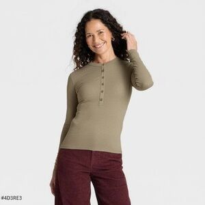 Light olive longsleeve Henley